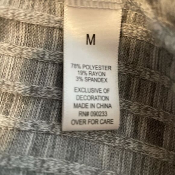 NWOT Me to We Ribbed Grey Crop Sweater - Picture 6 of 6
